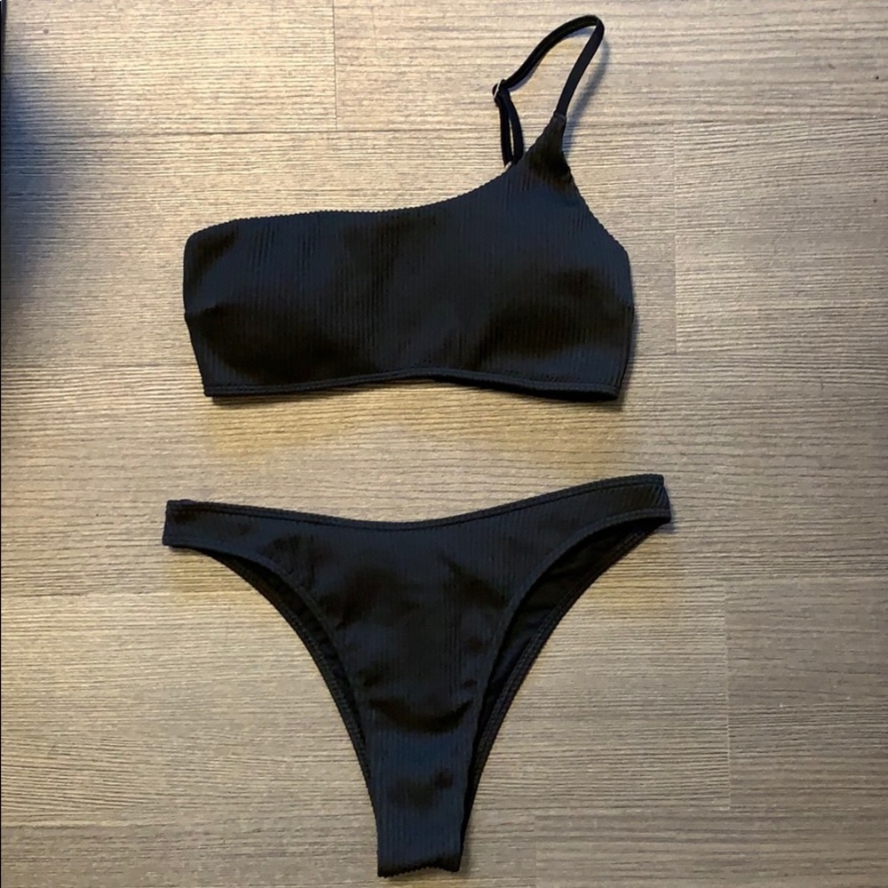 NEW!!! HOLLISTER RIBBED ONE-SHOULDER BIKINI SET